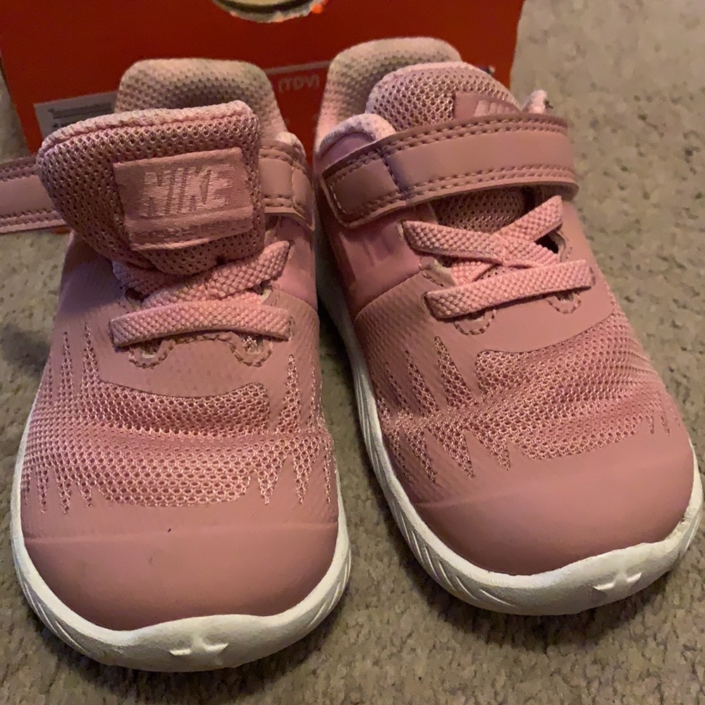 Toddler girl size 5 Nike